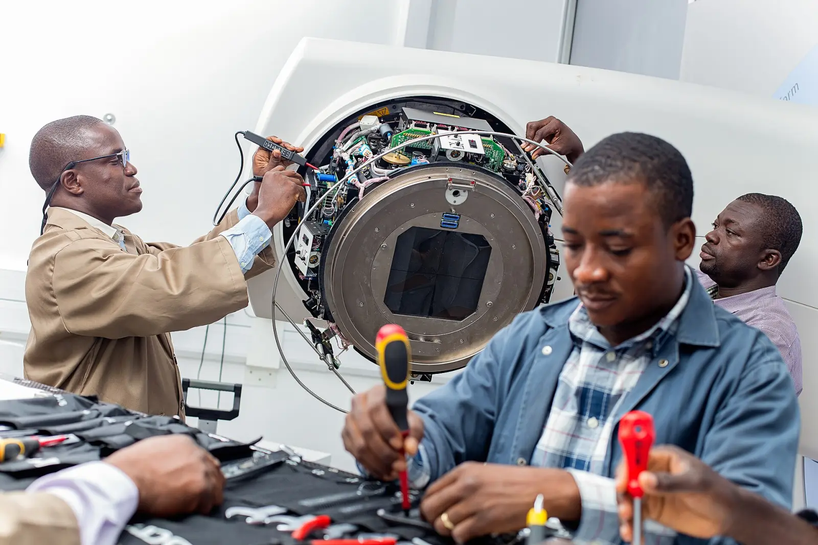 Electronics & Equipment Supply